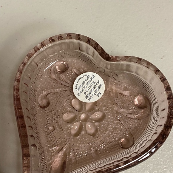 Vintage Tiara Glass Heart shape vanity tray - Picture 11 of 13